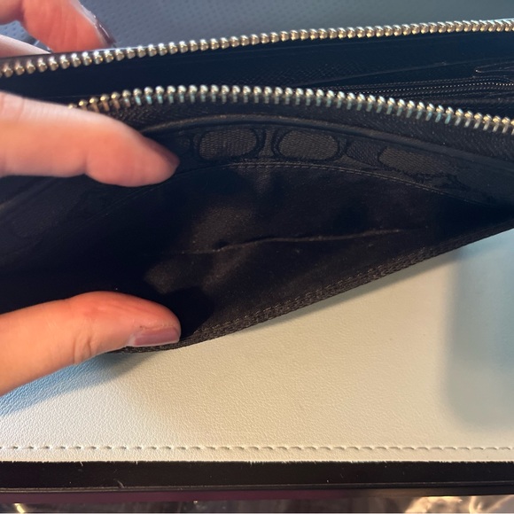 *Black Coach Jacquard Wallet - EUC - Picture 3 of 5